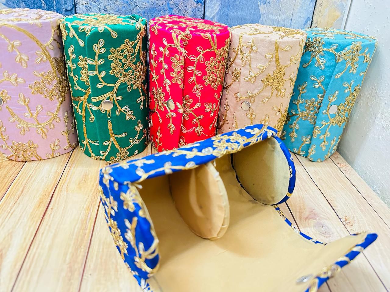 Silk Embroidery Bangle Box Rolls