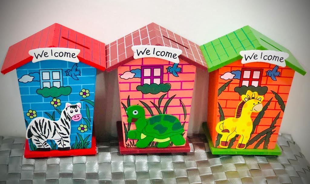 Title: Wooden Piggy Banks – 4.5" House-Shaped with Animal Prints (Assorted Designs)