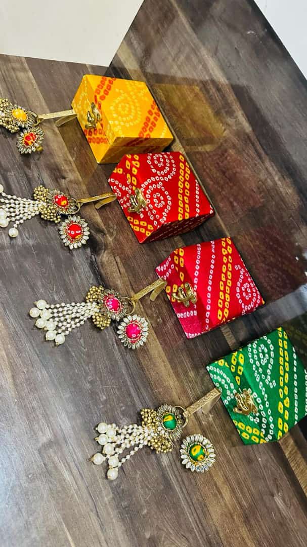 3" × 3" Gift Box with Saree Hook & Ring Combo