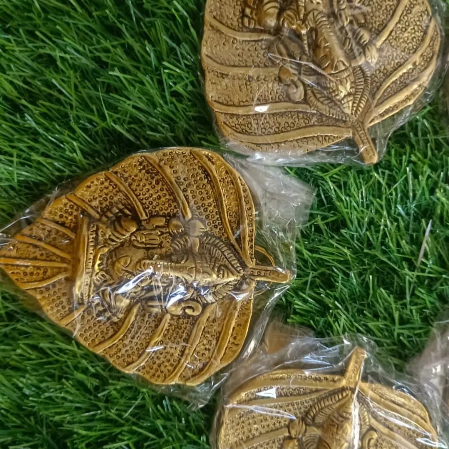 5" Metal Ganesh Leaf Wall Hangings