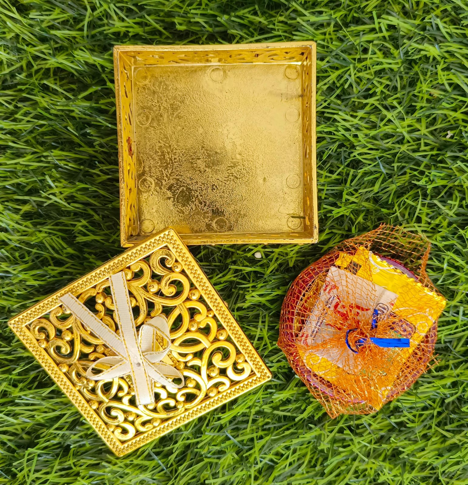 Fiber Box (4") + 4 Glass Bangles + Haldi Kumkum in Net Combo