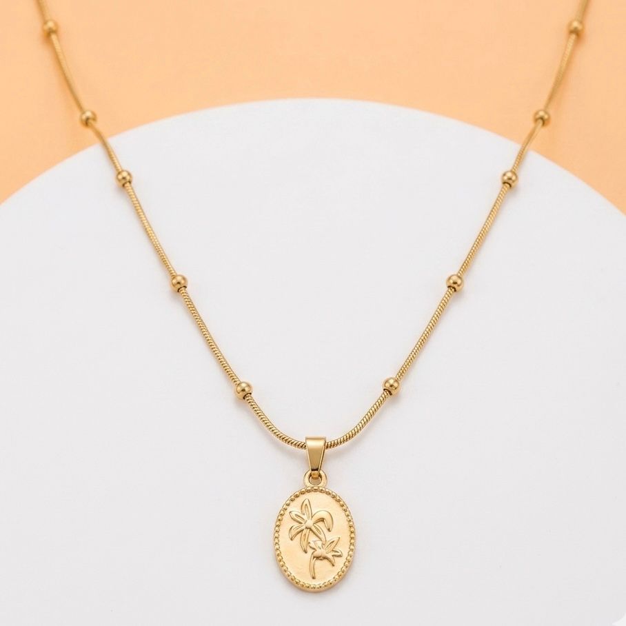 Collar dorado con dije de palma