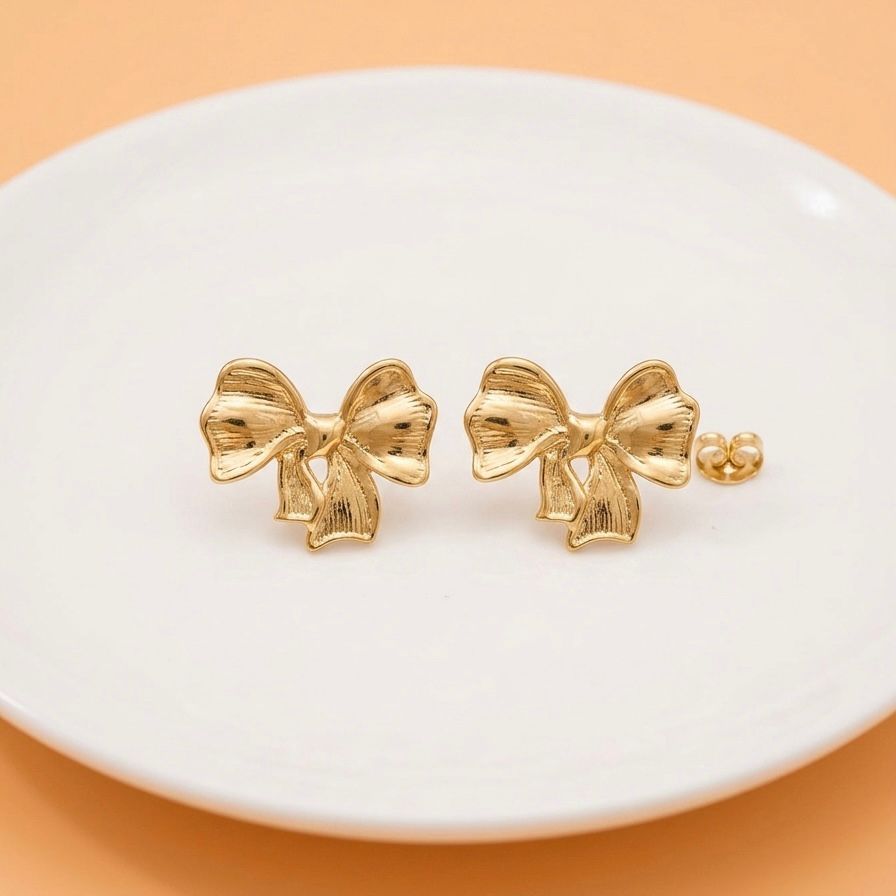 Aretes de moño dorado