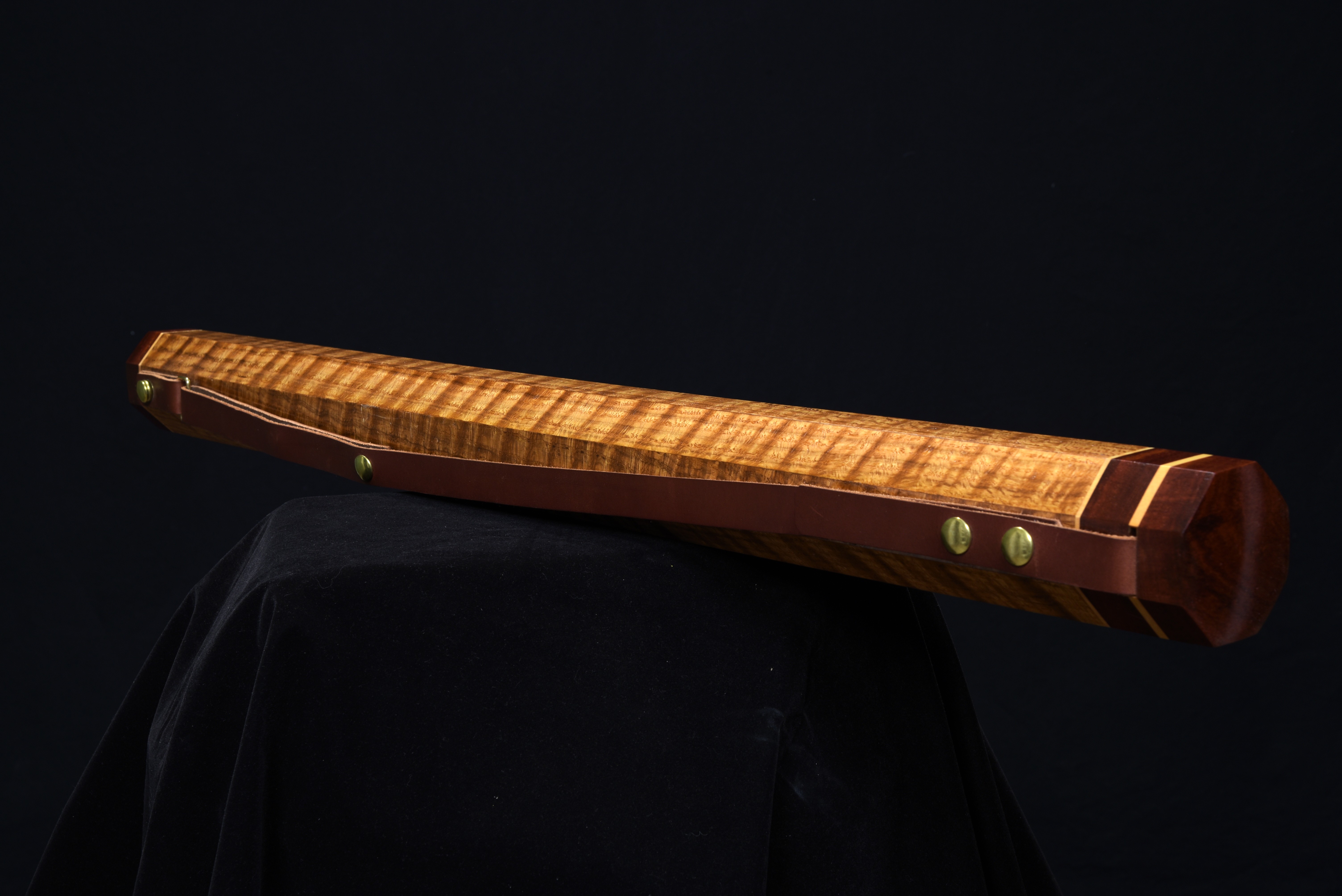 Oak (Black, Curly)