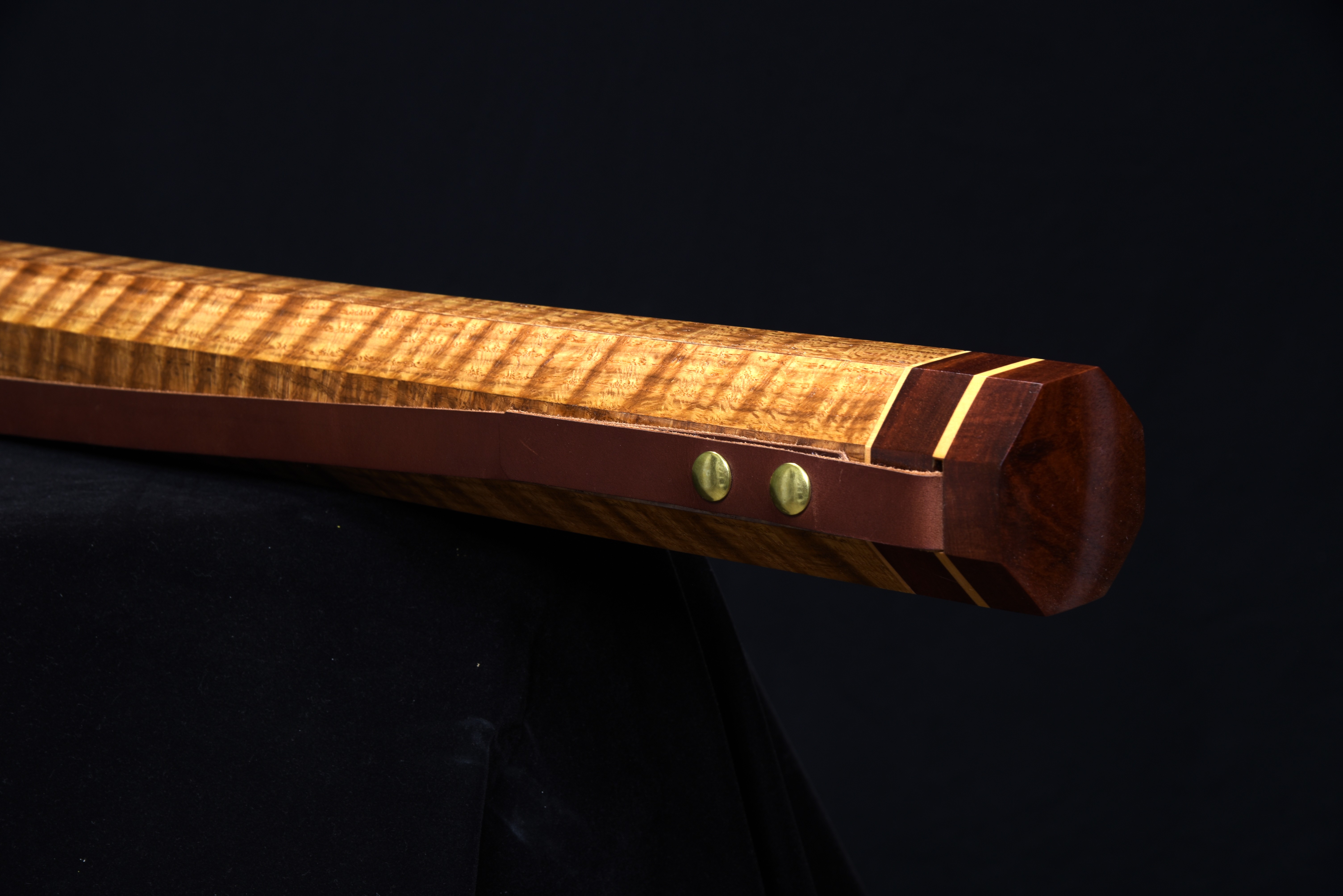 Oak (Black, Curly)