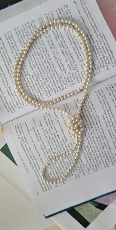 Ilgas stiklo perlų vėrinys