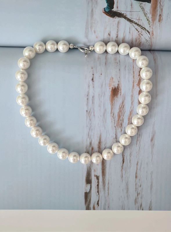 Baltų gėlavandenių perlų masės vėrinys - LadyDi