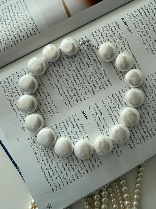 Masyvus perlų masės vėrinys