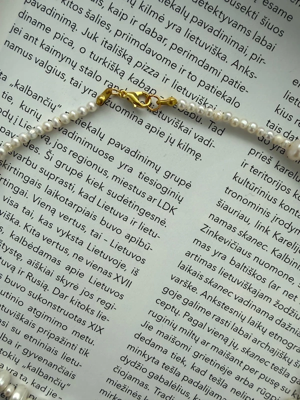 Išskirtinis natūralių gėlavandenių perliukų vėrinys