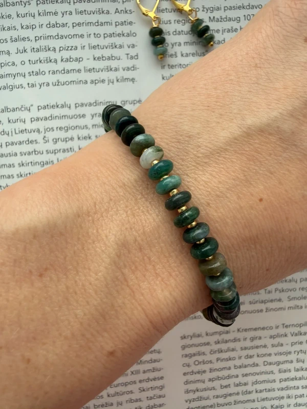 Apyrankė ir auskarai iš žadeito