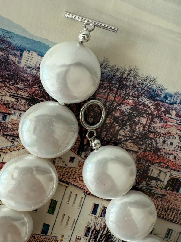 Masyvus perlų masės vėrinys