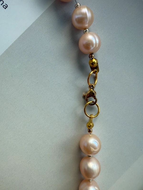 Kreminių gėlavandenių perlų vėrinys