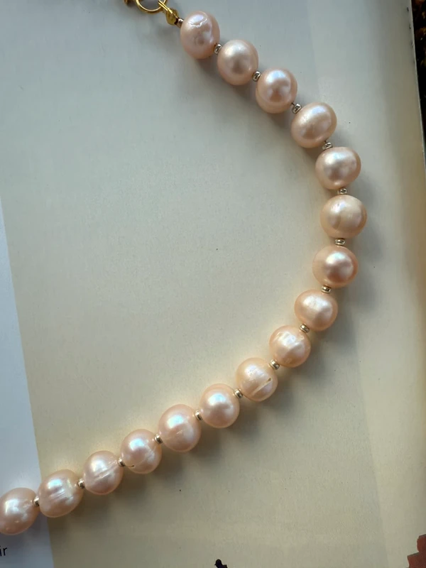 Kreminių gėlavandenių perlų vėrinys