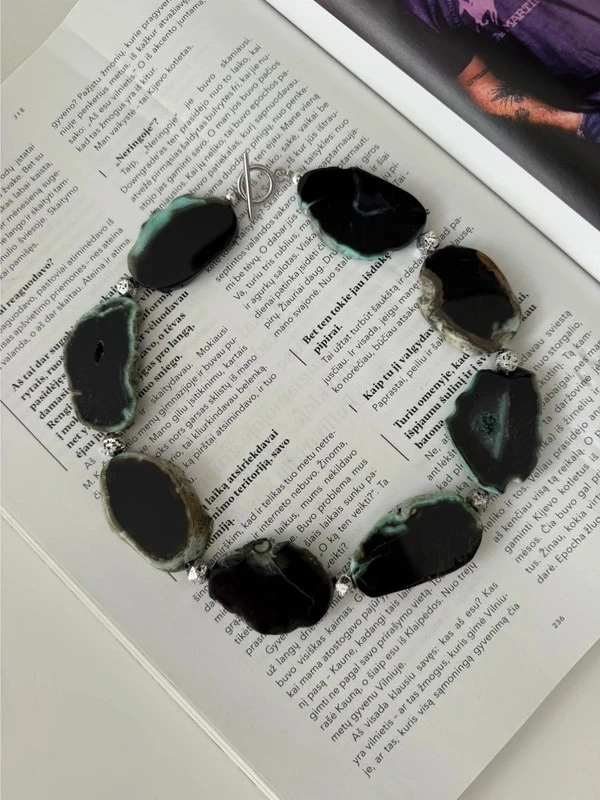 Išskirtinis, masyvus kvarco-agato vėrinys