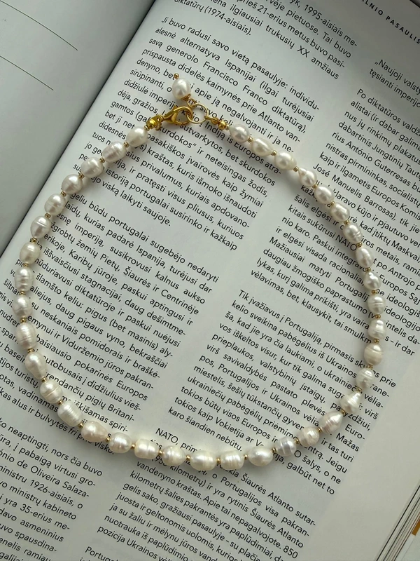 Natūralių gėlavandenių perlų vėrinys