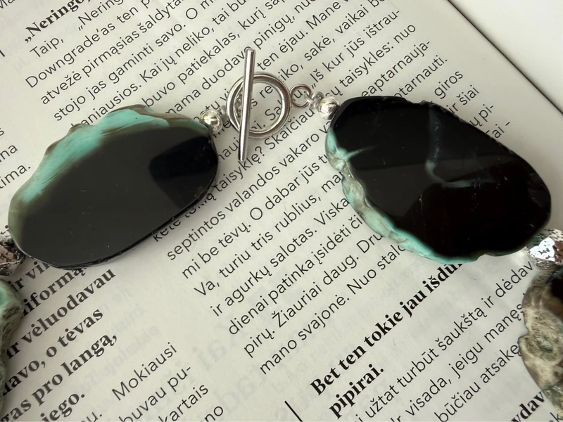 Išskirtinis, masyvus kvarco-agato vėrinys