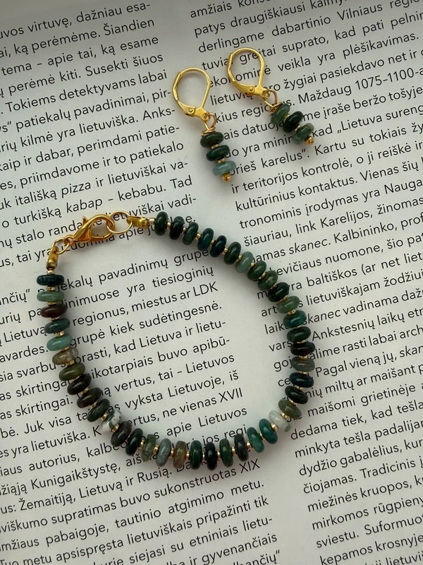 Apyrankė ir auskarai iš žadeito