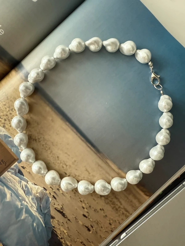 Masyvus gėlavandenių perlų masės vėrinys