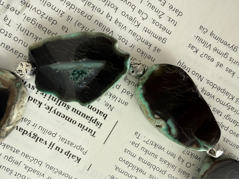 Išskirtinis, masyvus kvarco-agato vėrinys