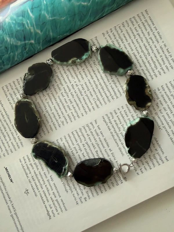 Išskirtinis, masyvus kvarco-agato vėrinys