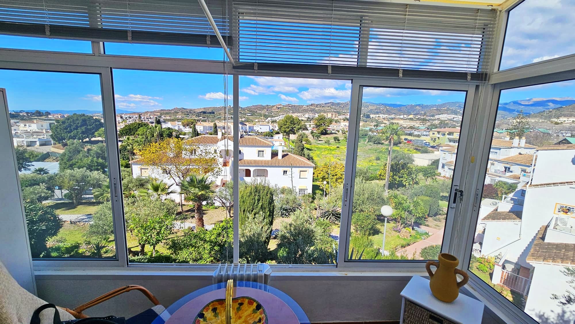 Vivienda luminosa de 2 dormitorios en la Urb. Torrox-Park (Sierra Gredos)
