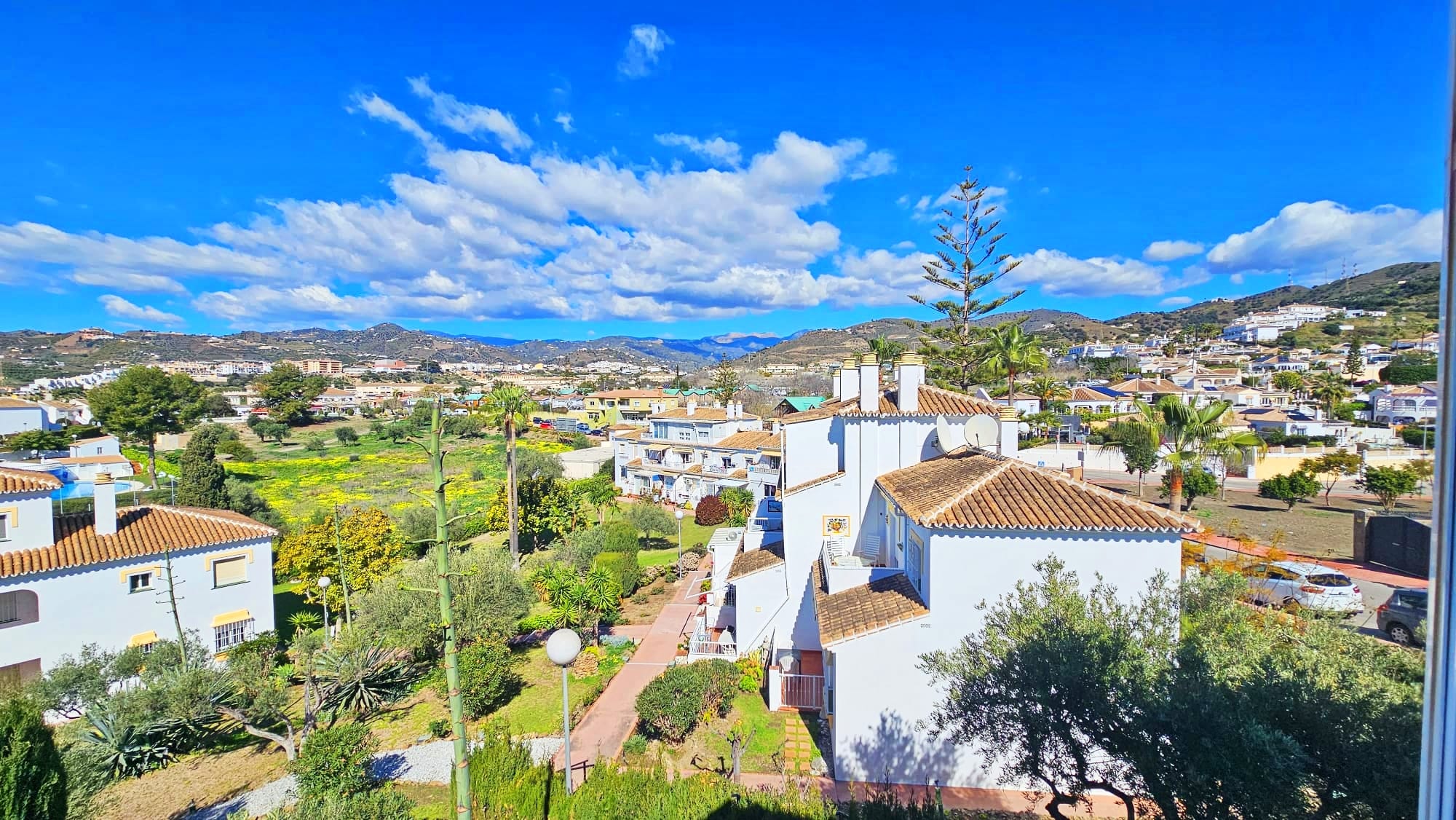 Vivienda luminosa de 2 dormitorios en la Urb. Torrox-Park (Sierra Gredos)