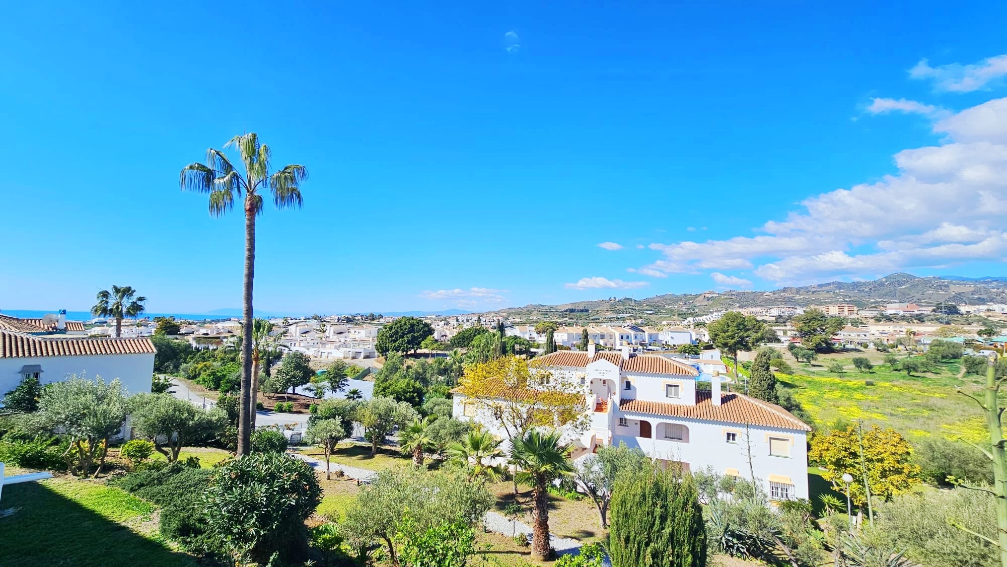 Vivienda luminosa de 2 dormitorios en la Urb. Torrox-Park (Sierra Gredos)