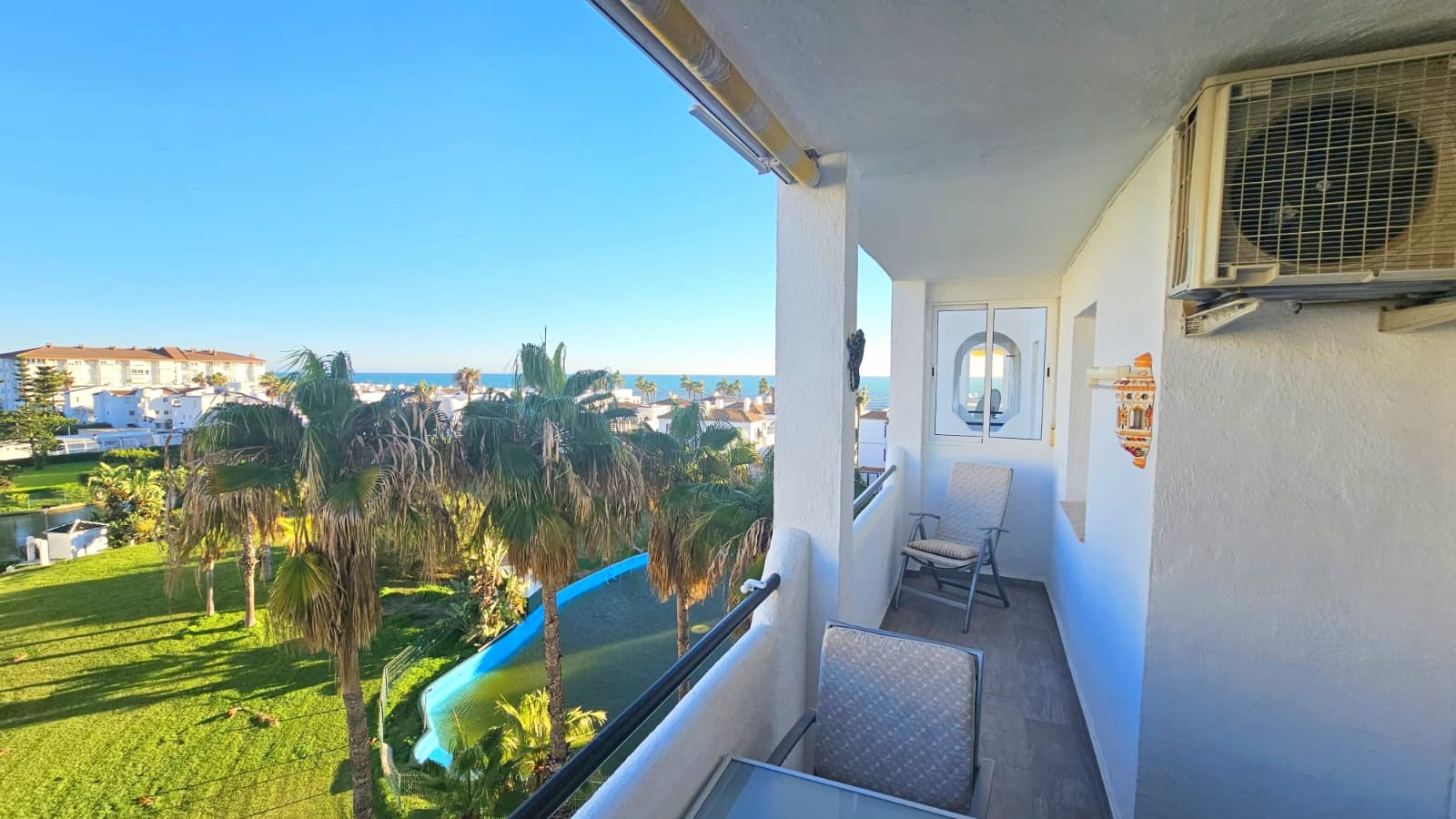  Vivienda luminosa con bonitas vistas, Urb. Laguna Beach