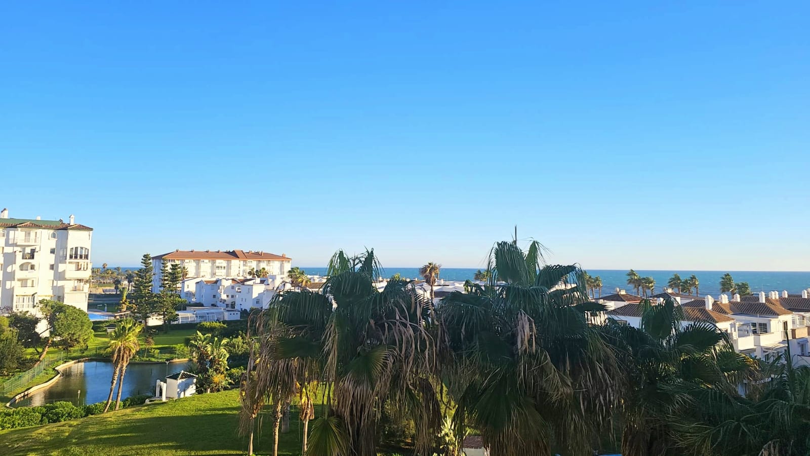  Vivienda luminosa con bonitas vistas, Urb. Laguna Beach