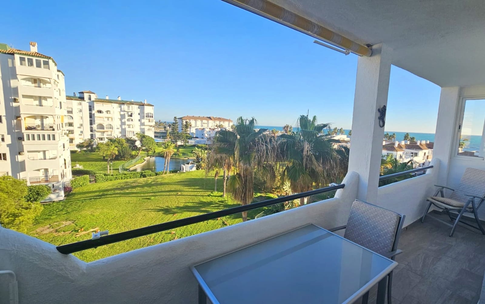  Vivienda luminosa con bonitas vistas, Urb. Laguna Beach