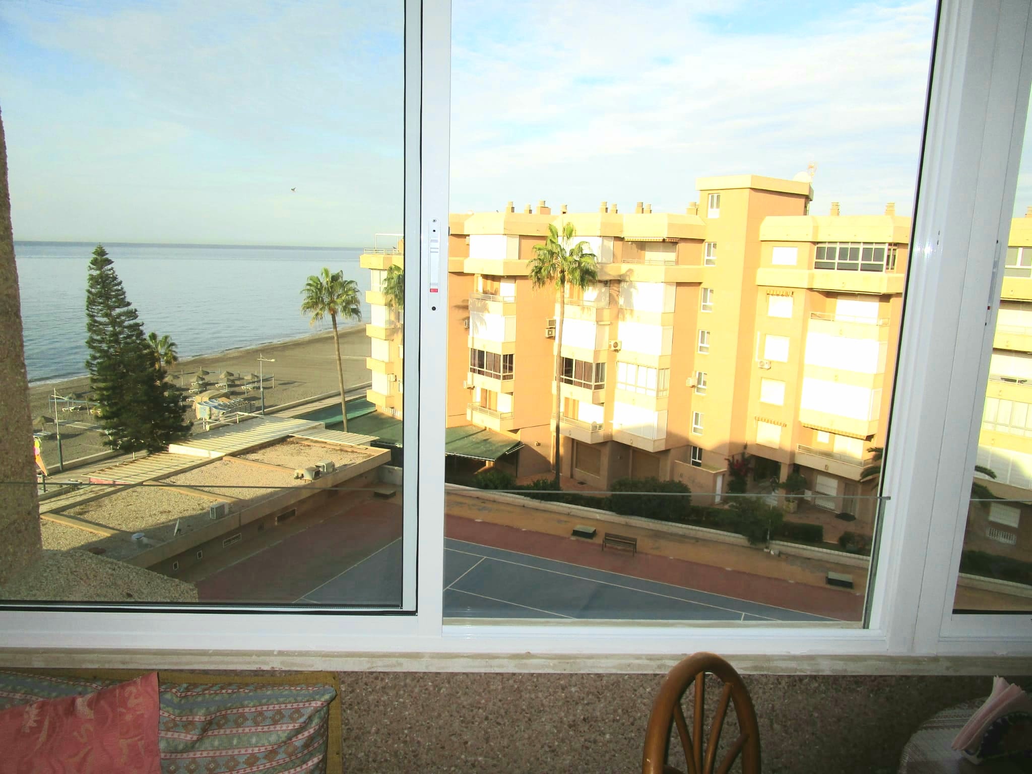 Vivienda de 1 dormitorio en primea línea Urb. Costa del Oro