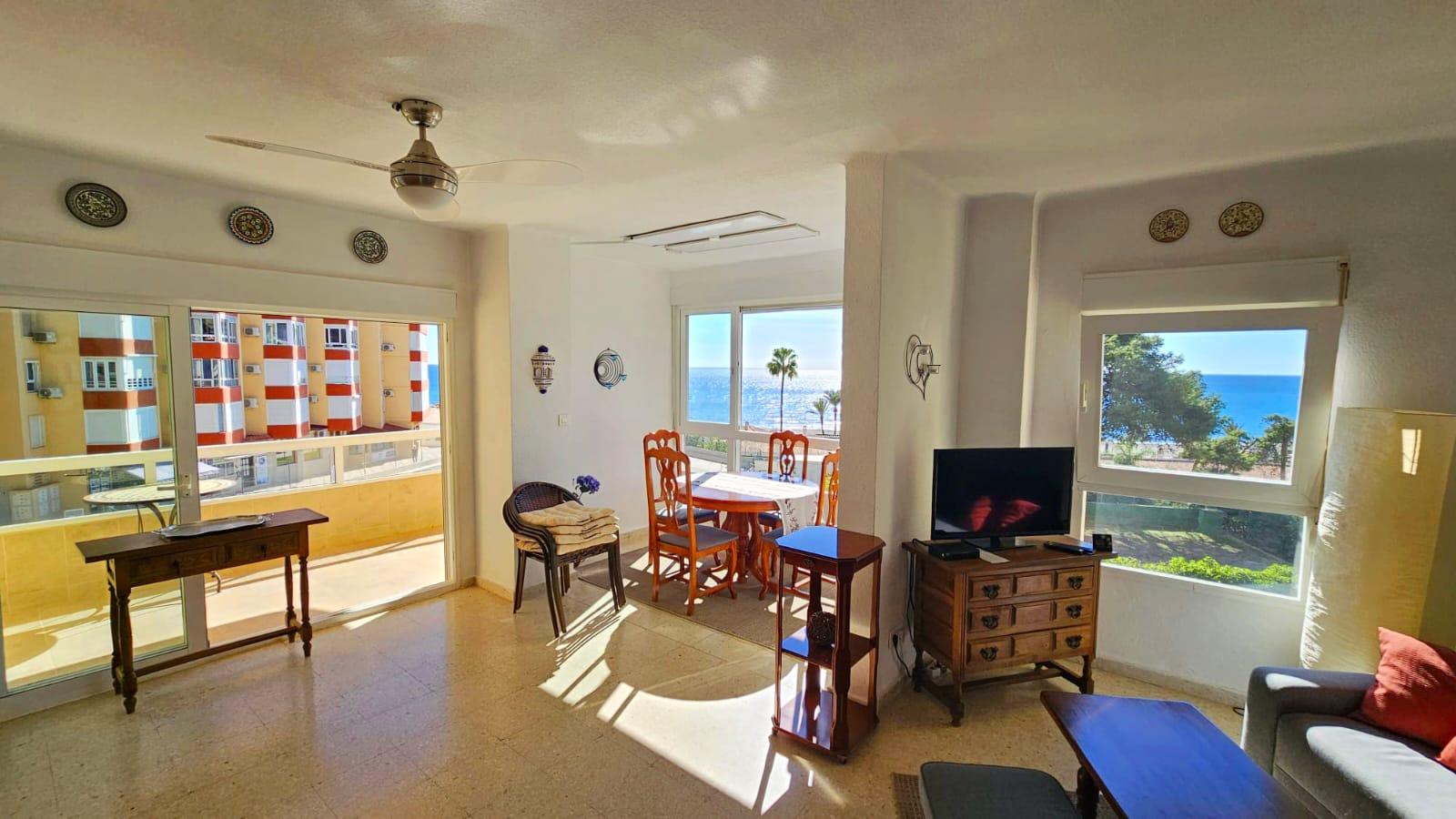 Frontal de 2 dormitorios con vistas espectaculares, Urb. Centro Internacional