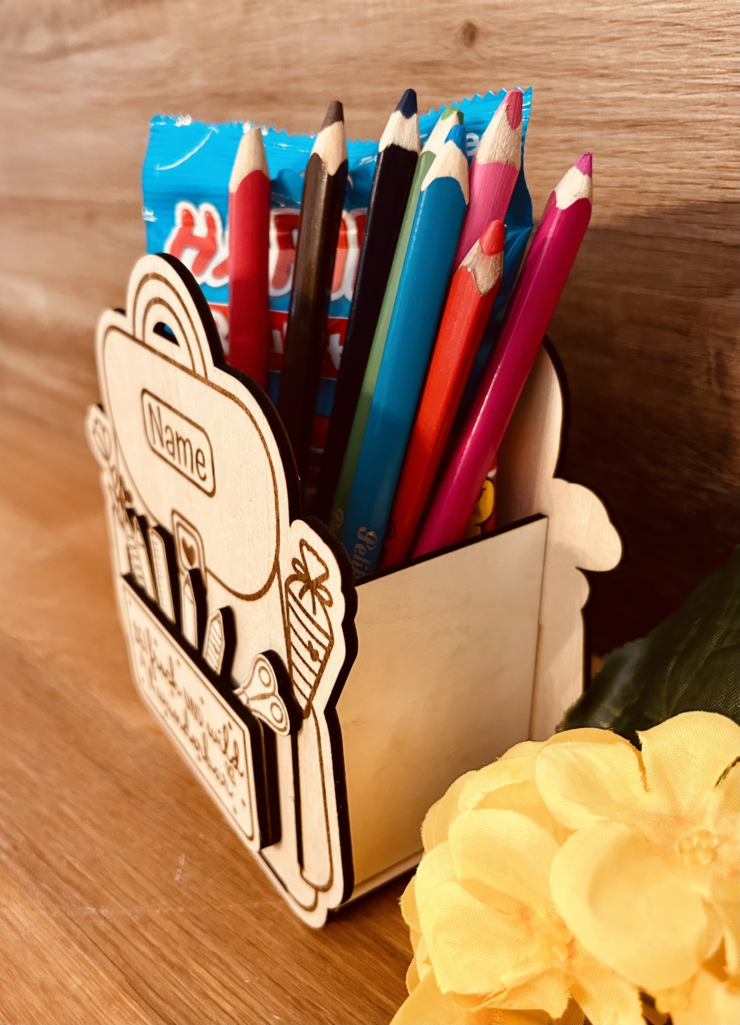 Personalisierter Stiftehalter aus Holz