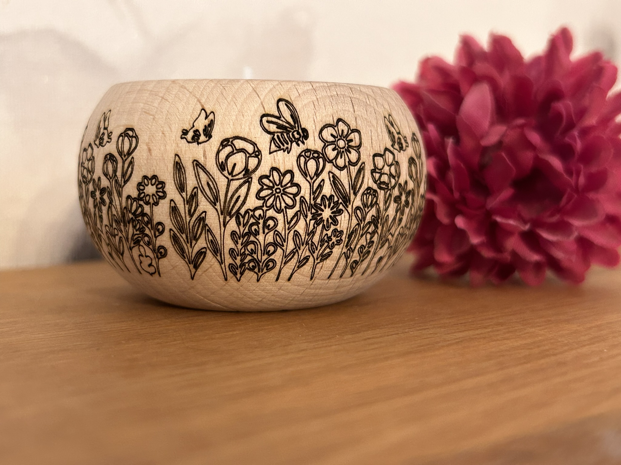 Teelichthalter mit Blumenmotiv