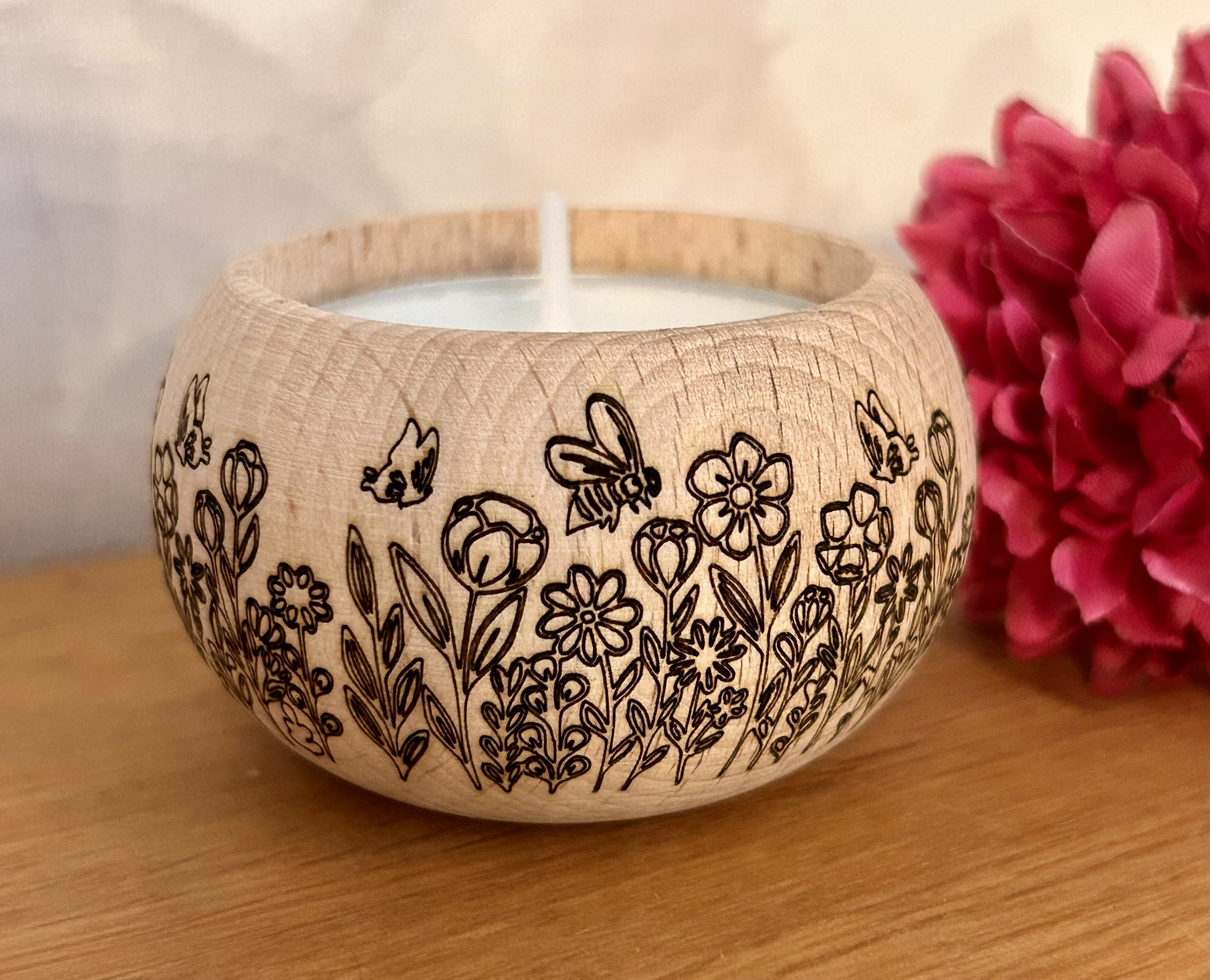 Teelichthalter mit Blumenmotiv