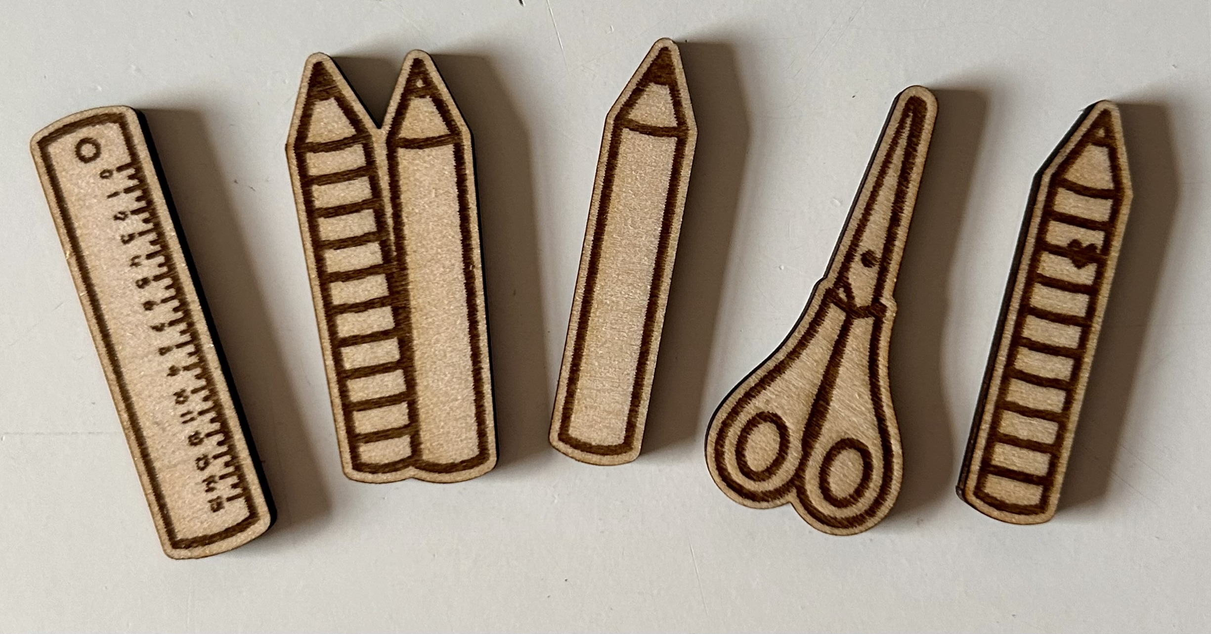 Personalisierter Stiftehalter aus Holz