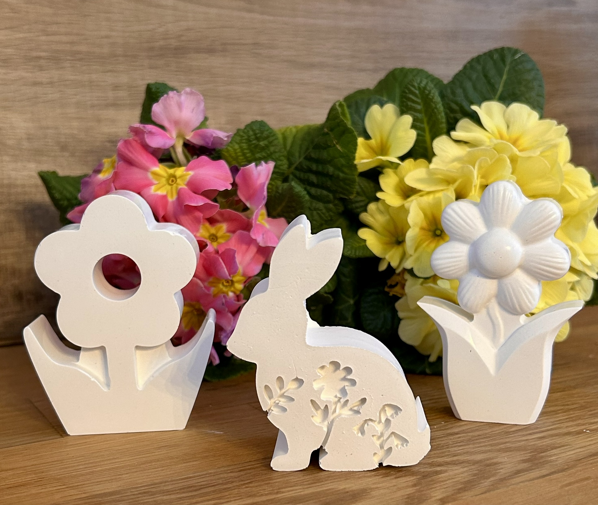 Dekorative Frühjahrsfiguren aus Keramikgießmasse