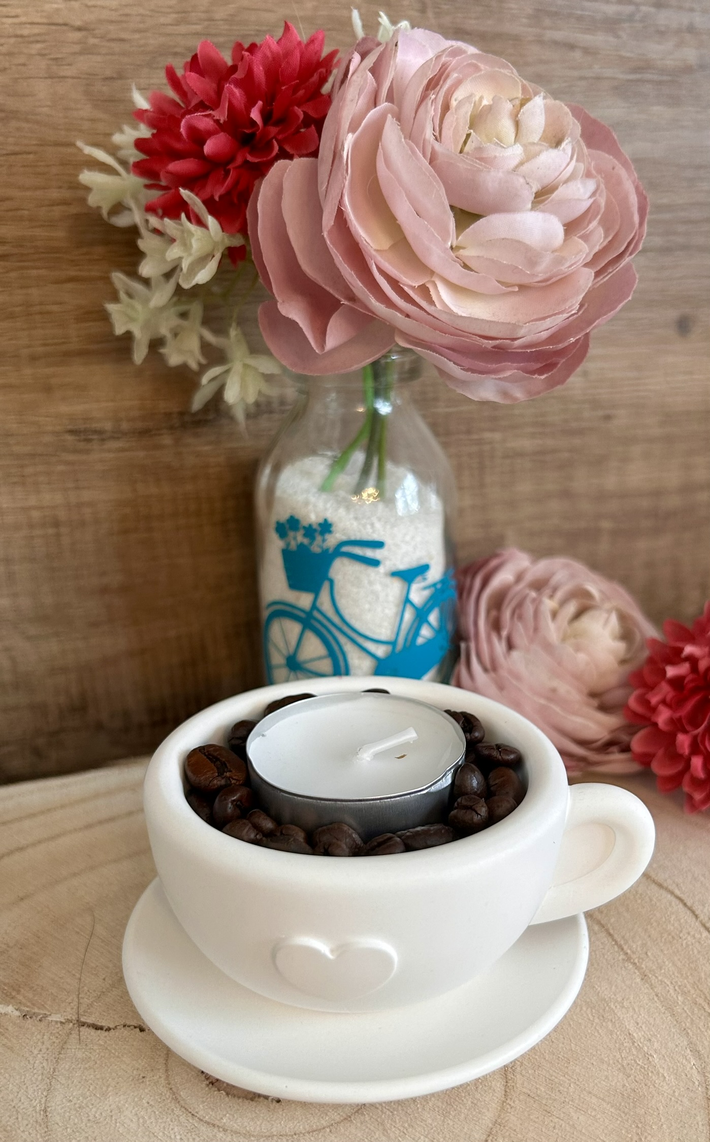 Stilvolle Tasse mit Untertasse aus Keramikgießmasse od. Beton