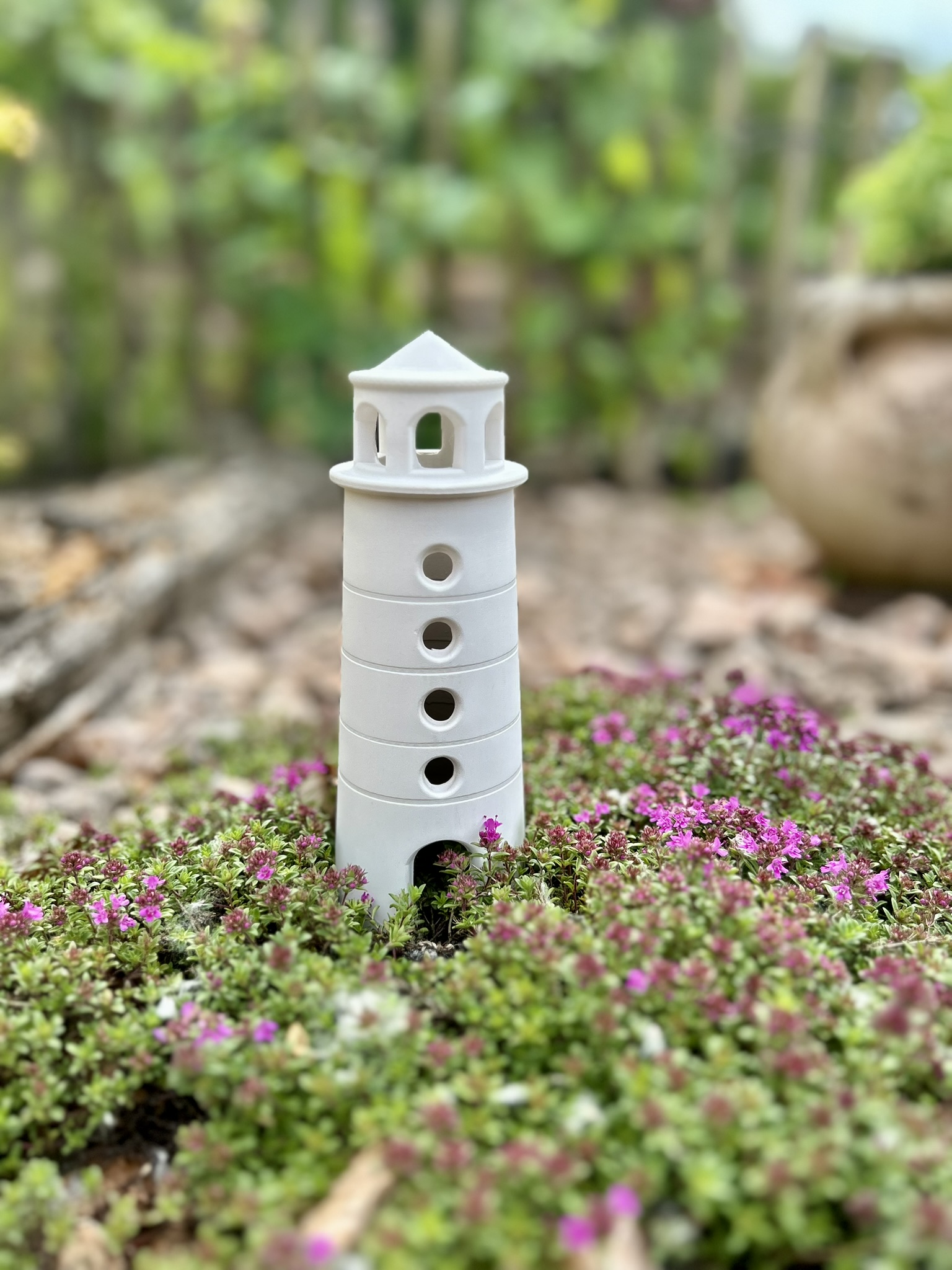 Leuchtturm aus weißem Keramikbeton