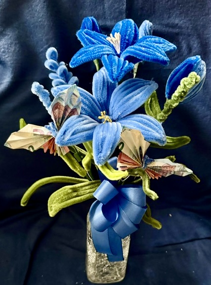 Handgefertigter Blumenstrauß aus Chenilledraht 