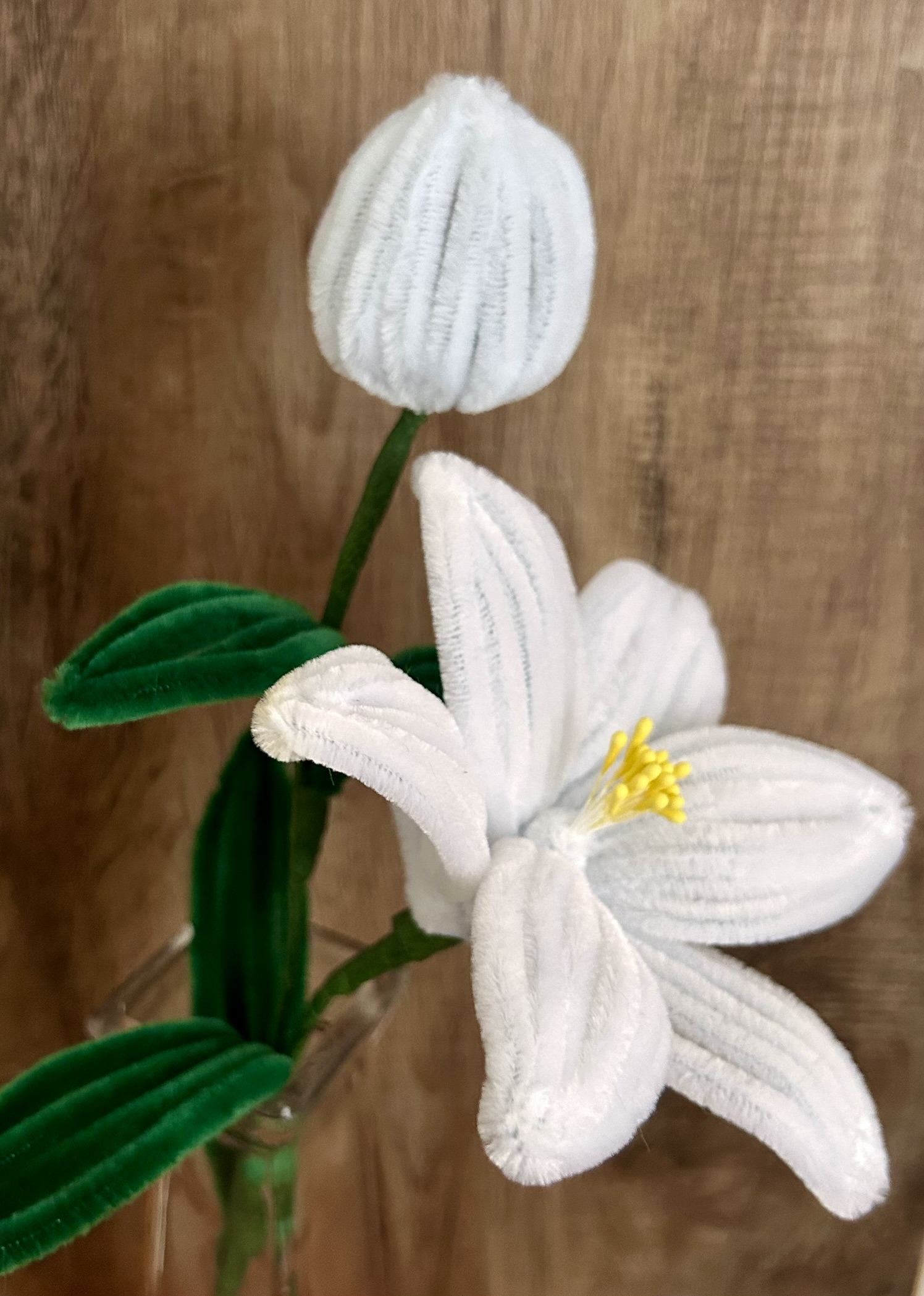 Lilien-Knospe aus Chenilledraht