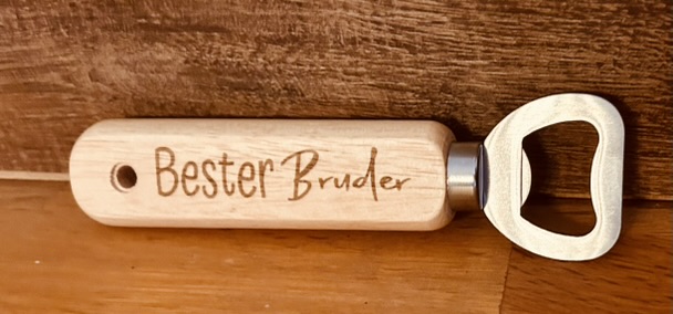 Personalisierter Flaschenöffner aus Holz