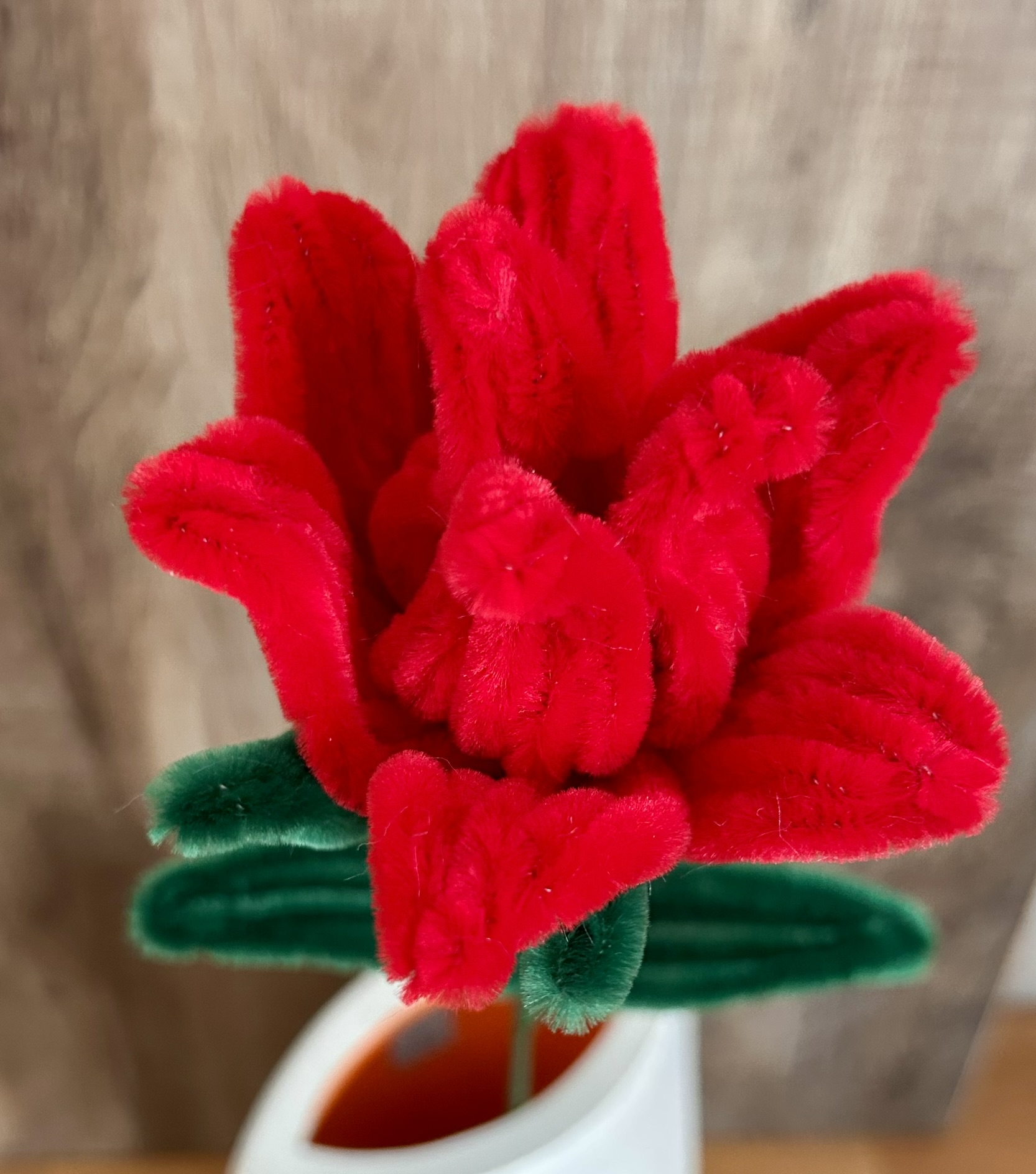 Handgemachte Rose aus Chenilledraht