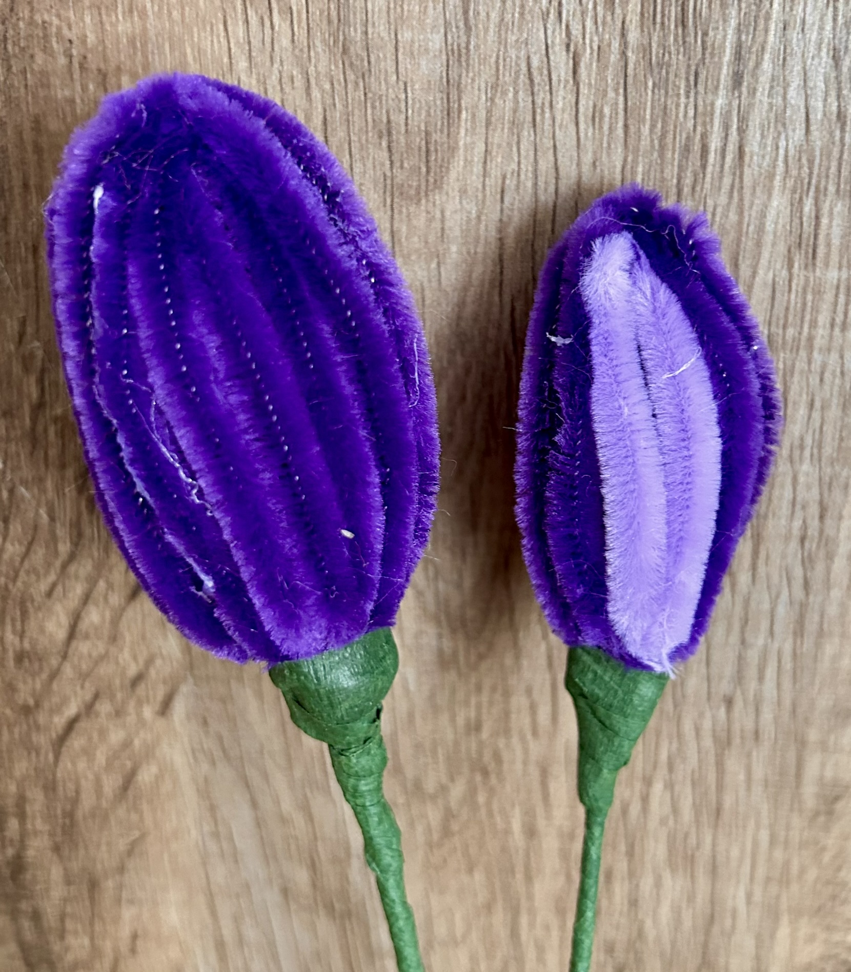 Lilien-Knospe aus Chenilledraht