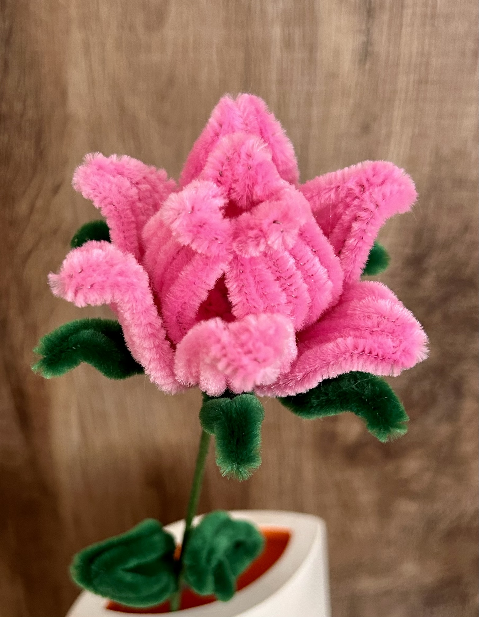 Handgemachte Rose aus Chenilledraht