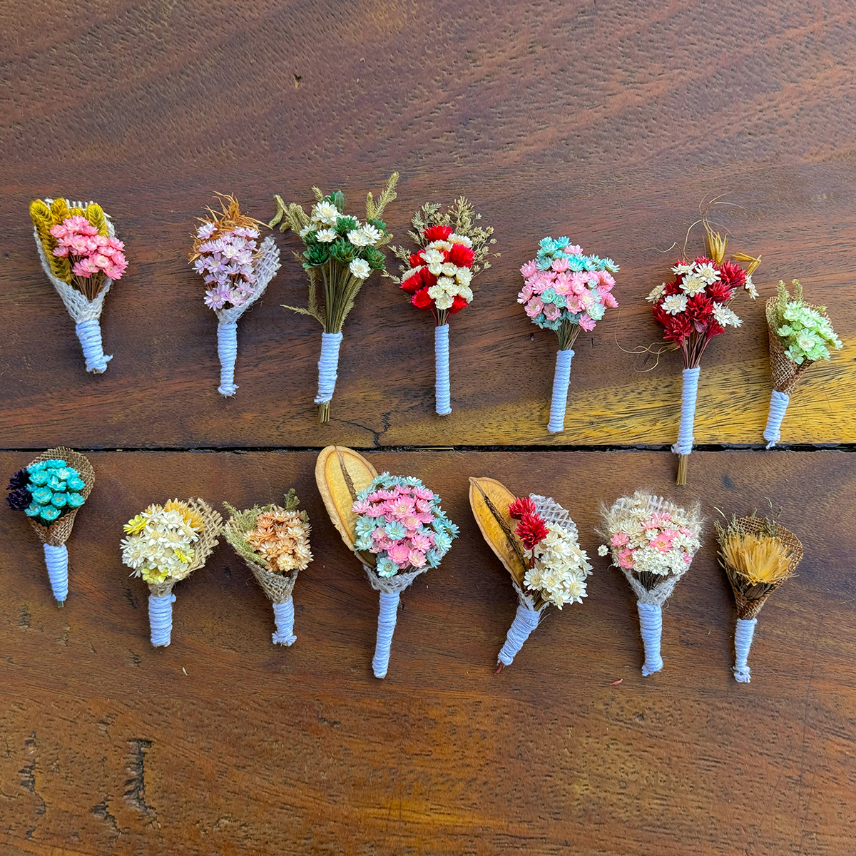 Lapelas Artesanais com Flores Sempre Vivas