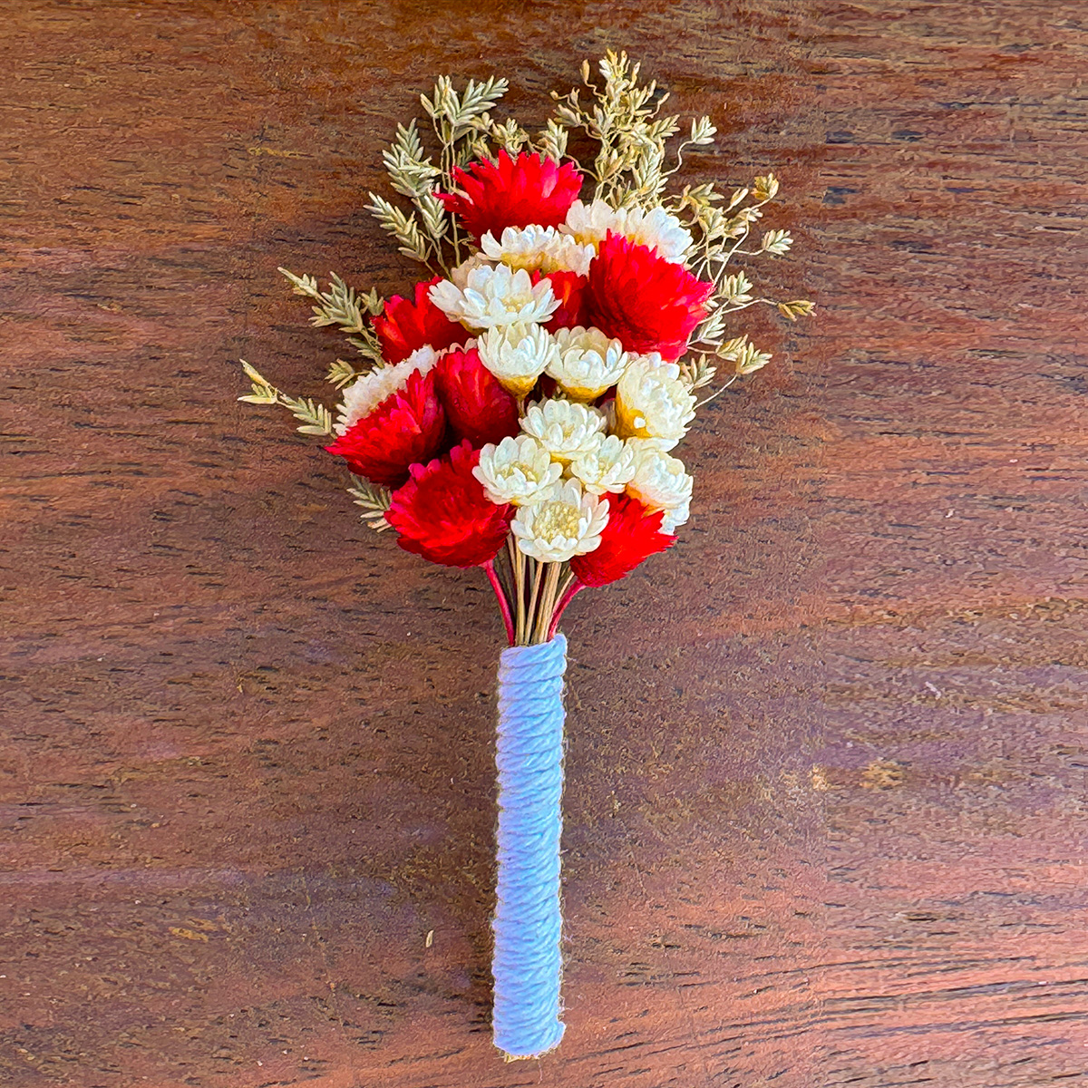 Lapelas Artesanais com Flores Sempre Vivas