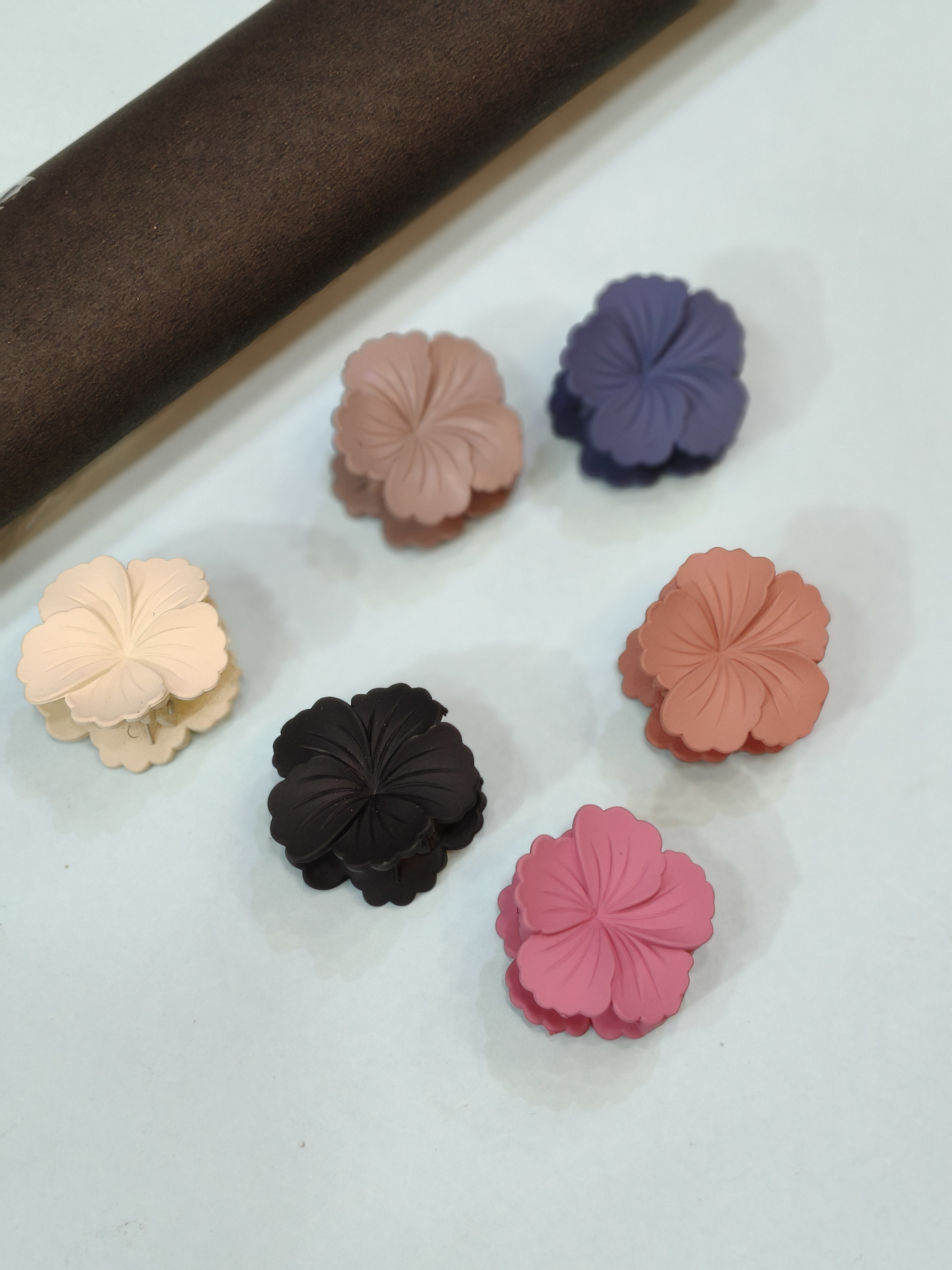 CLUTCHER ( Set of 6 )