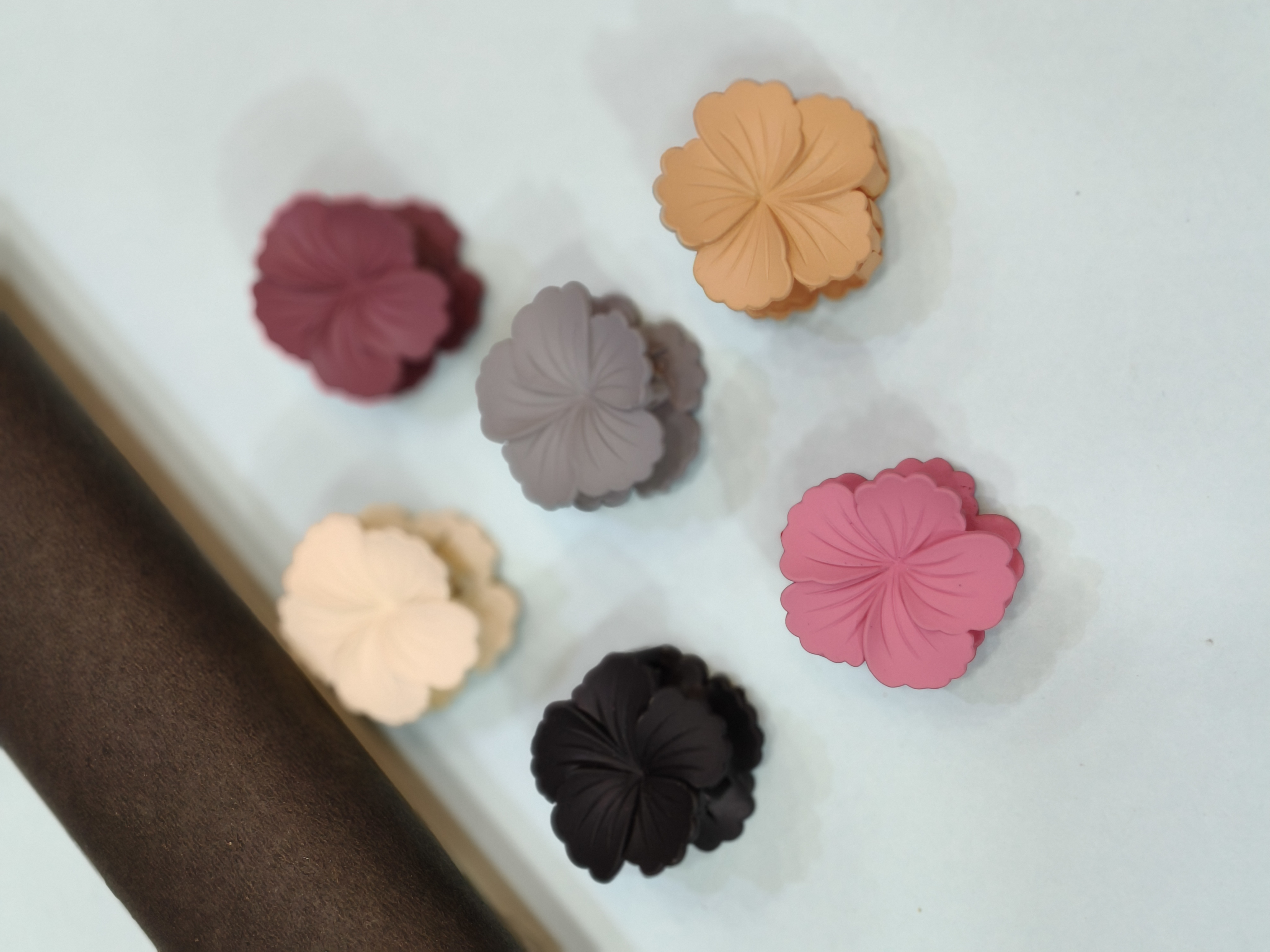 CLUTCHER ( Set of 6 )