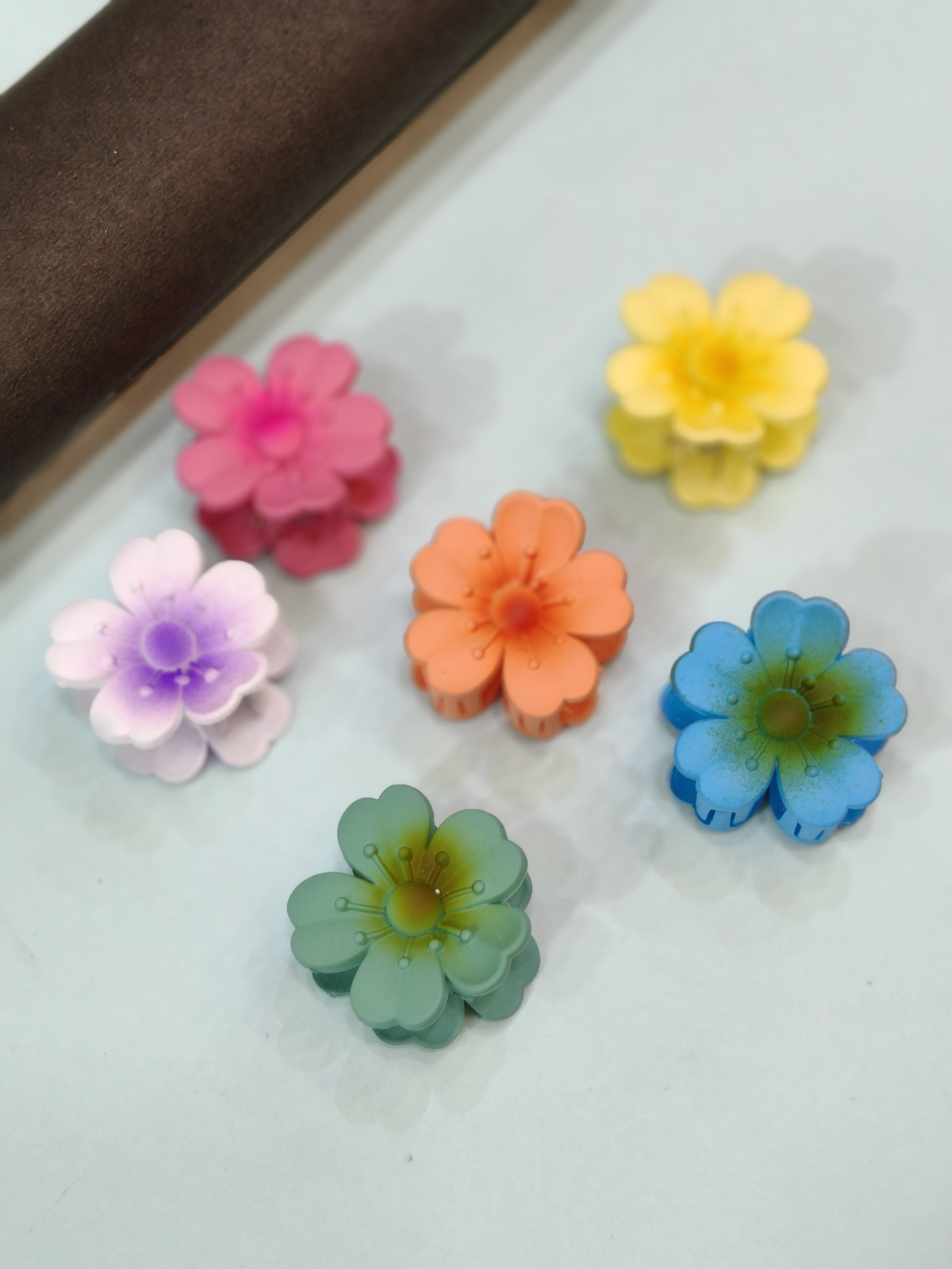 CLUTCHER ( Set of 6 )